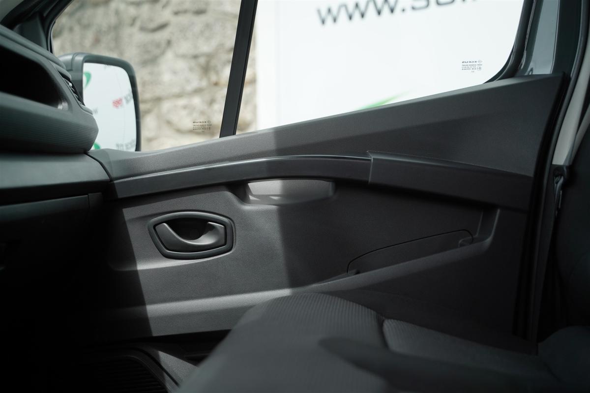 renault-trafic-2023-diesel-1997cc
