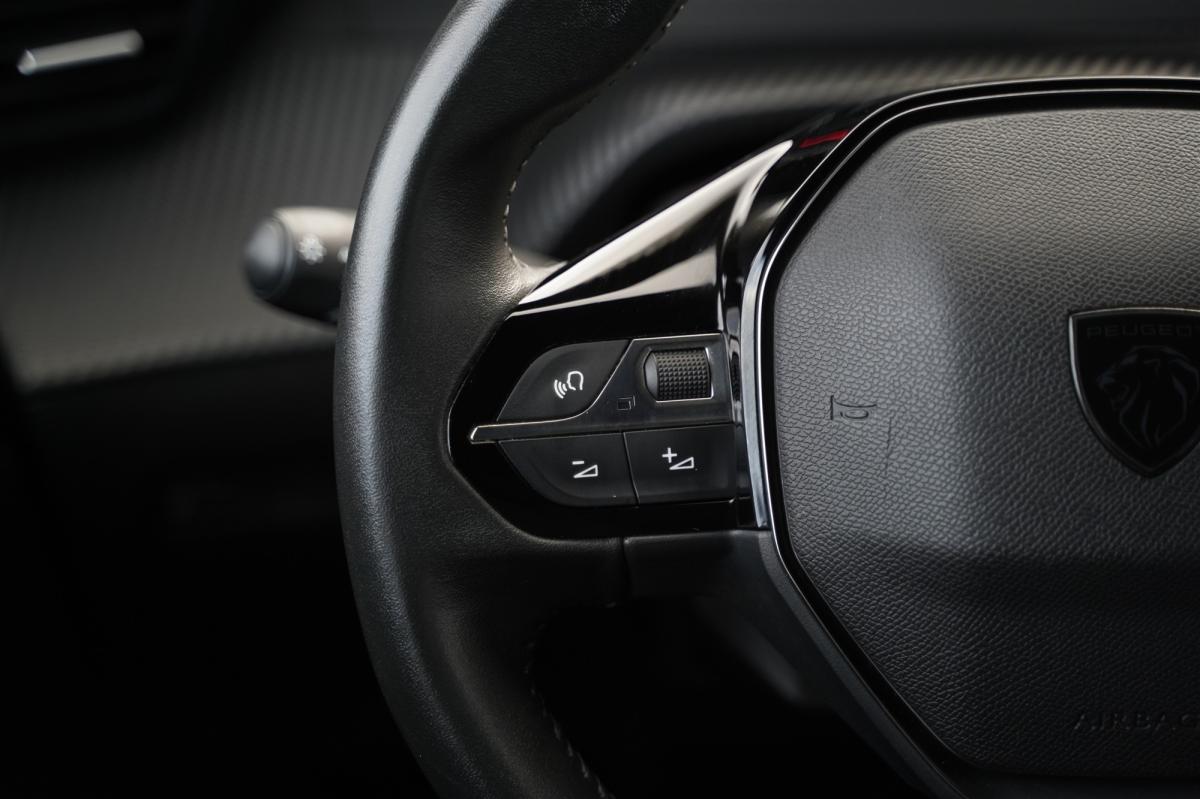 peugeot-2008-2023-gasolina-1199cc