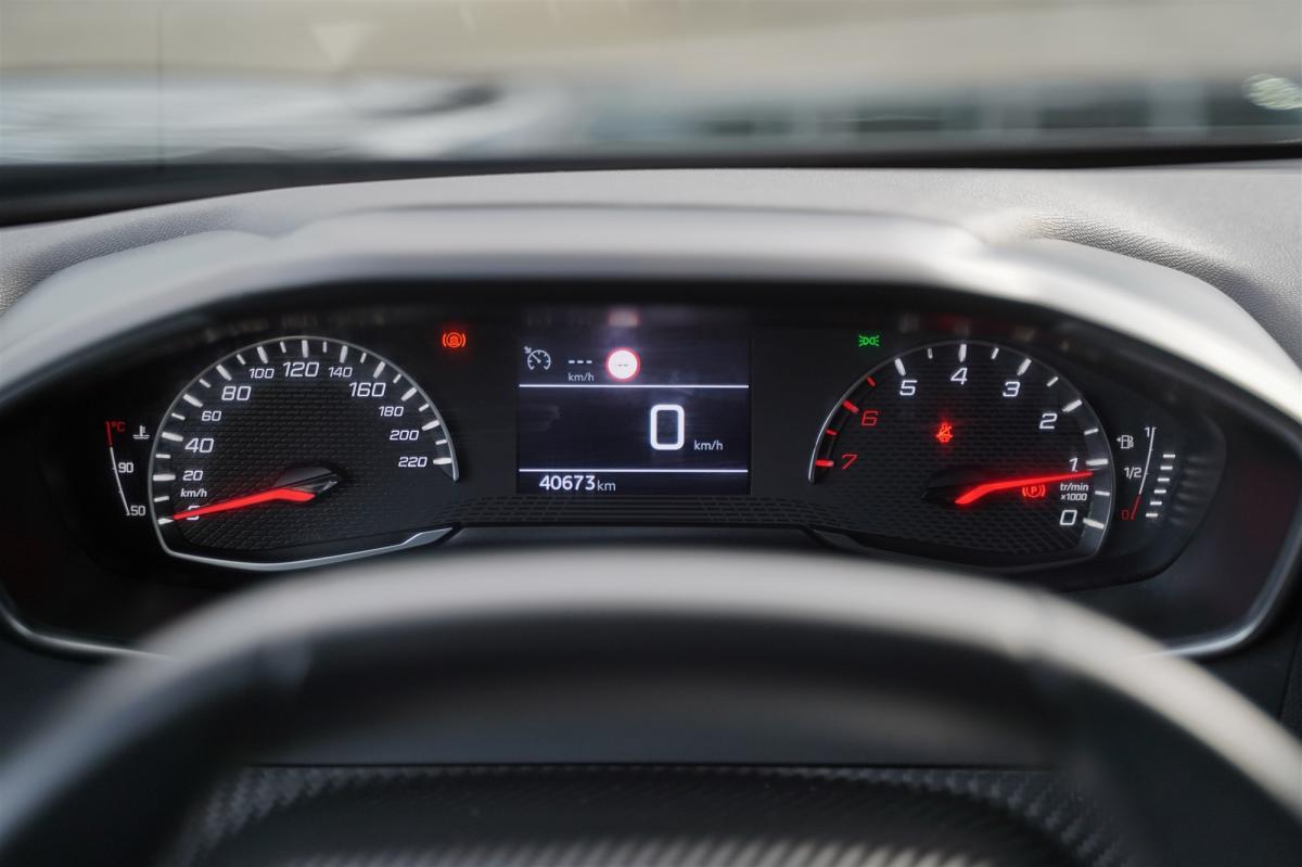 peugeot-2008-2023-gasolina-1199cc