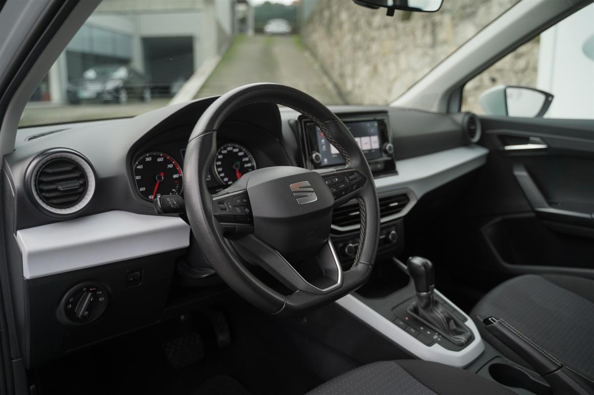 seat-arona-2023-gasolina-999cc
