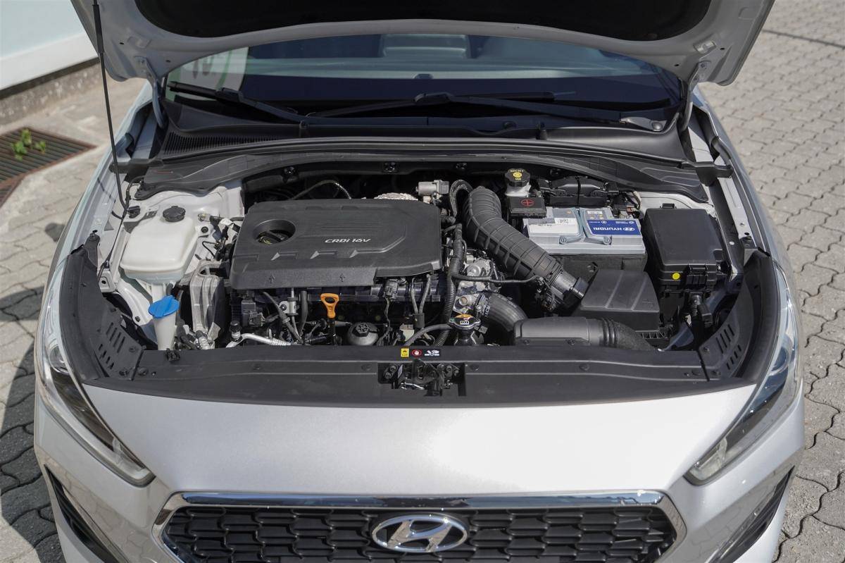 hyundai-i30-2018-diesel-1582cc