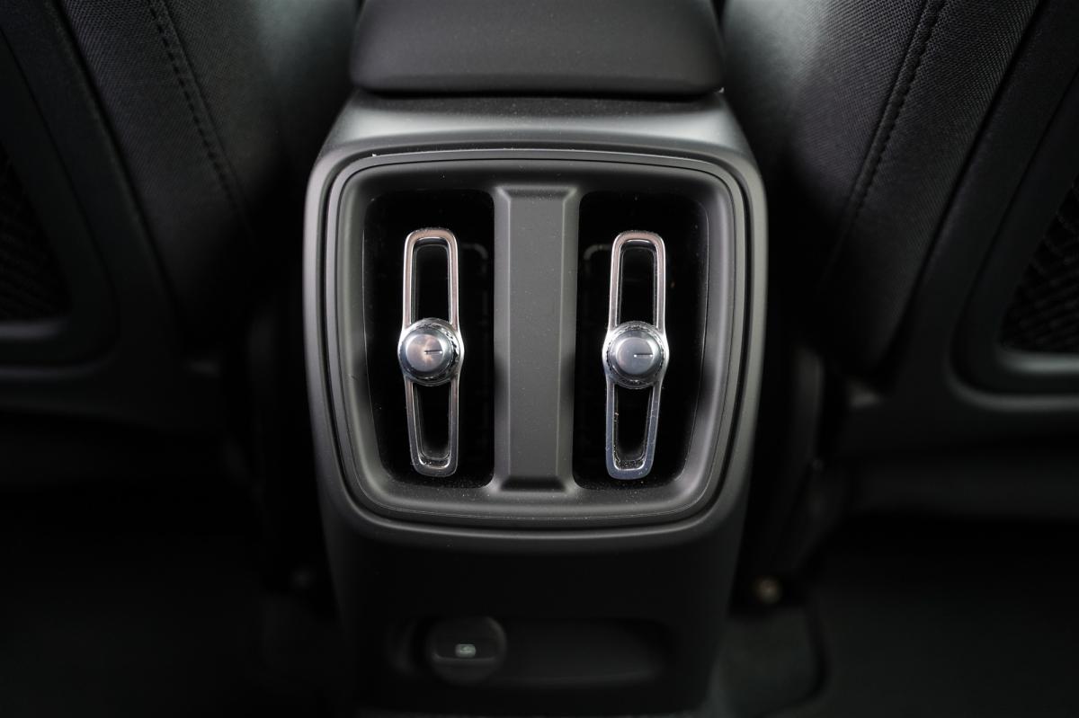 volvo-ex40-2025-eletrico-500cc