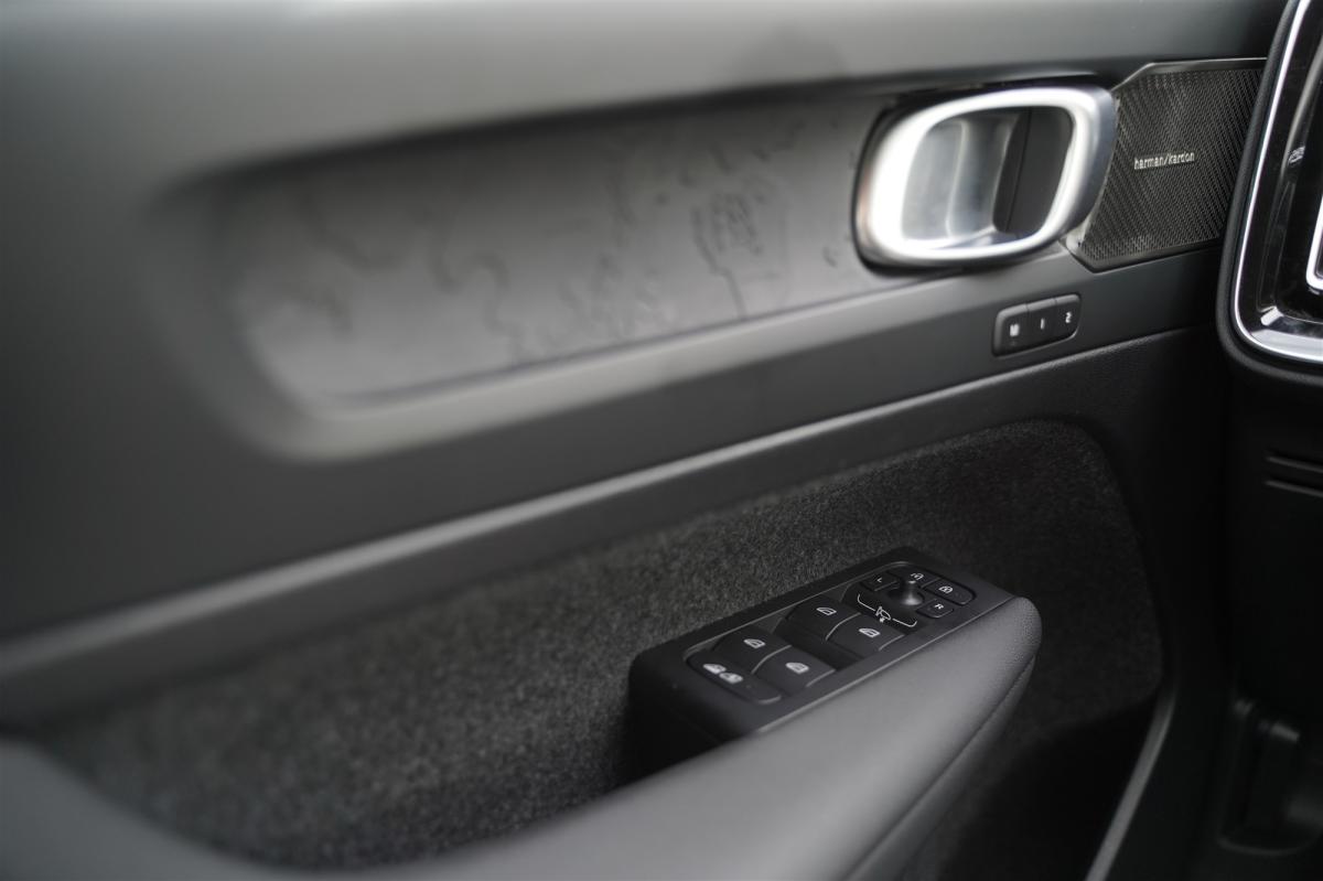 volvo-ex40-2025-eletrico-500cc