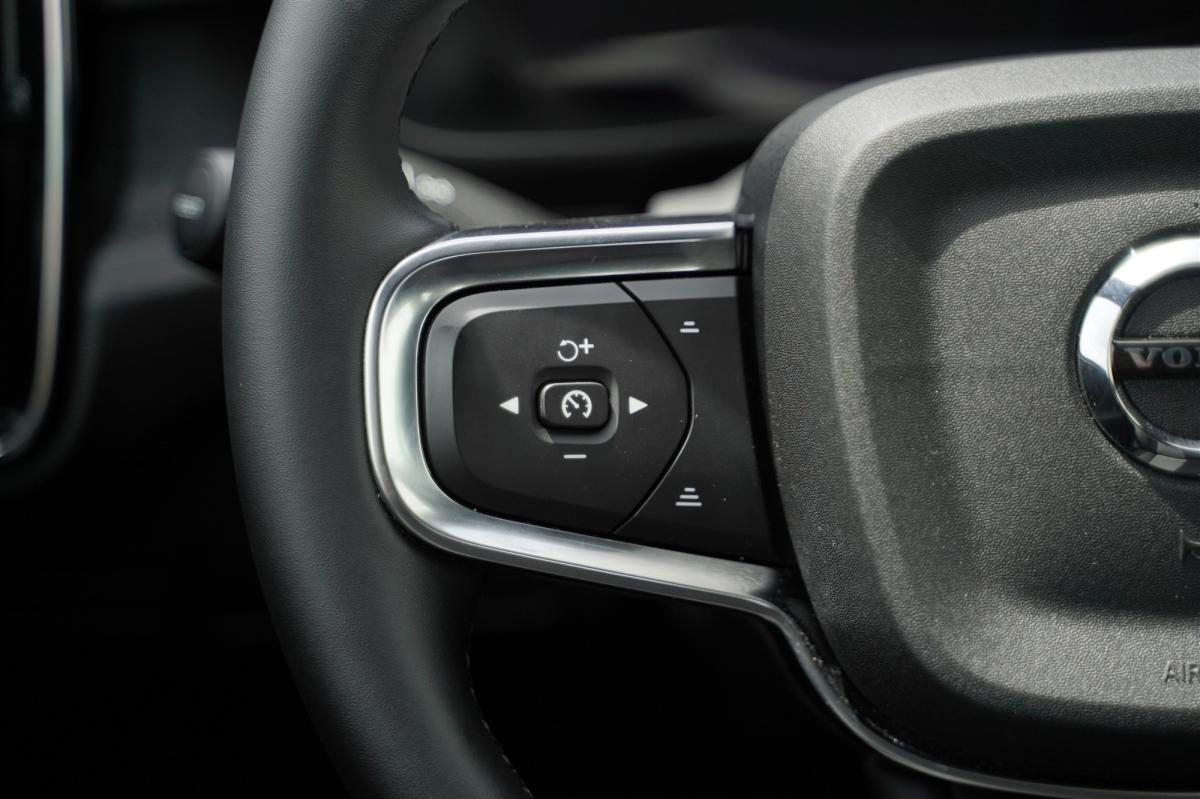 volvo-ex40-2025-eletrico-500cc