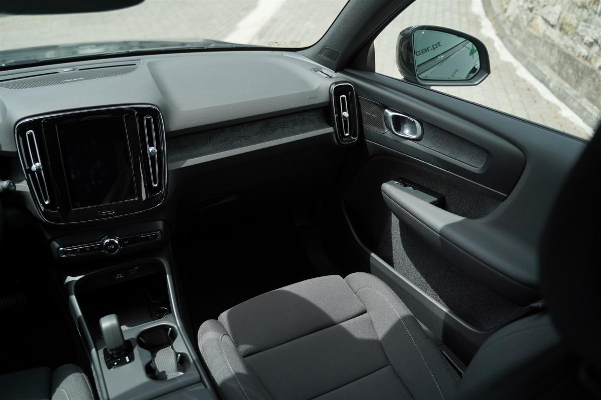 volvo-ex40-2025-eletrico-500cc