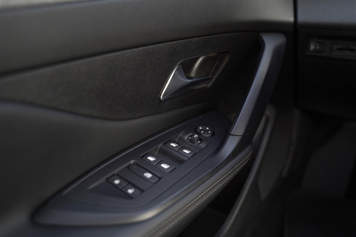 peugeot-308-sw-2024-gasolina-1199cc