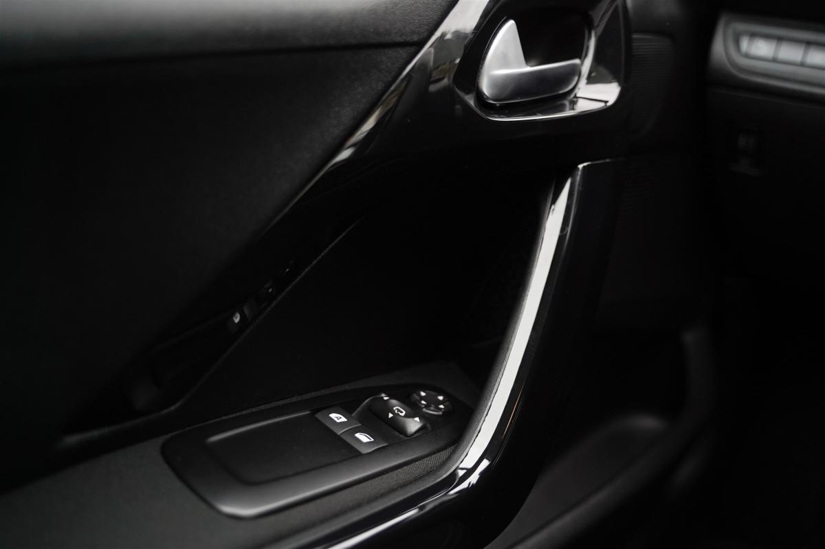 peugeot-208-2018-gasolina-1199cc