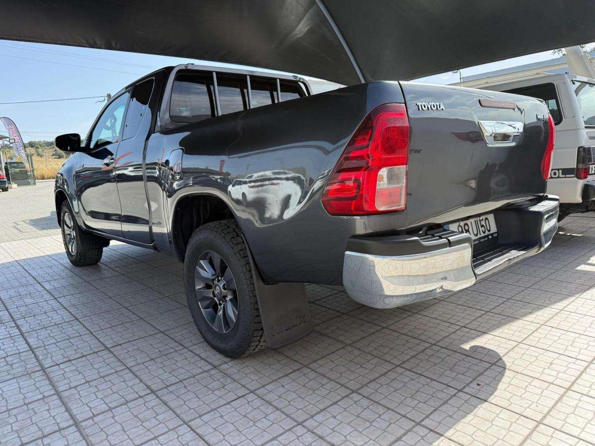 toyota-hilux-2018-diesel-2393cc