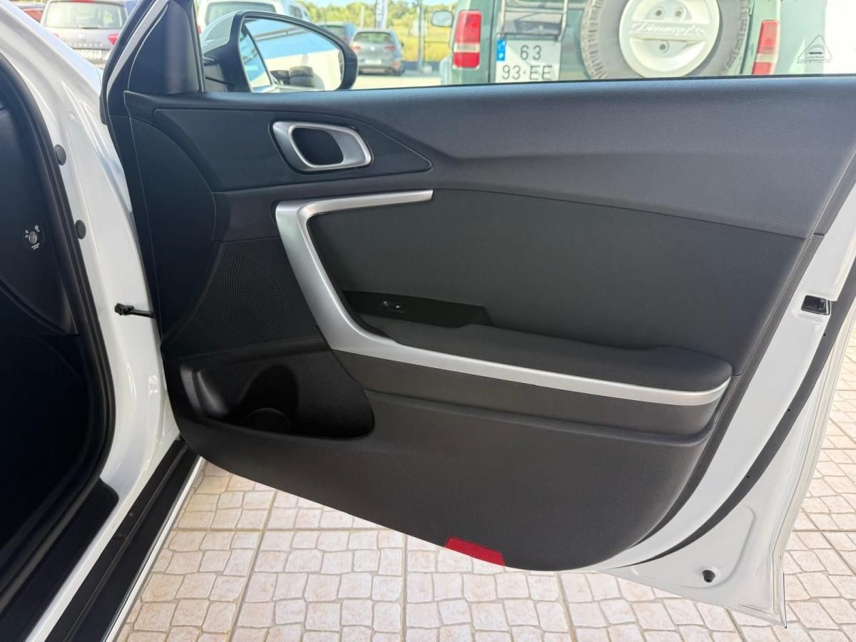 kia-xceed-2024-gasolina-998cc