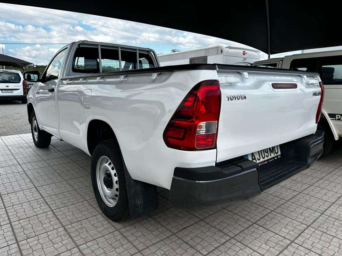 toyota-hilux-2021-diesel-2393cc
