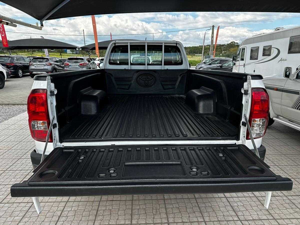 toyota-hilux-2021-diesel-2393cc