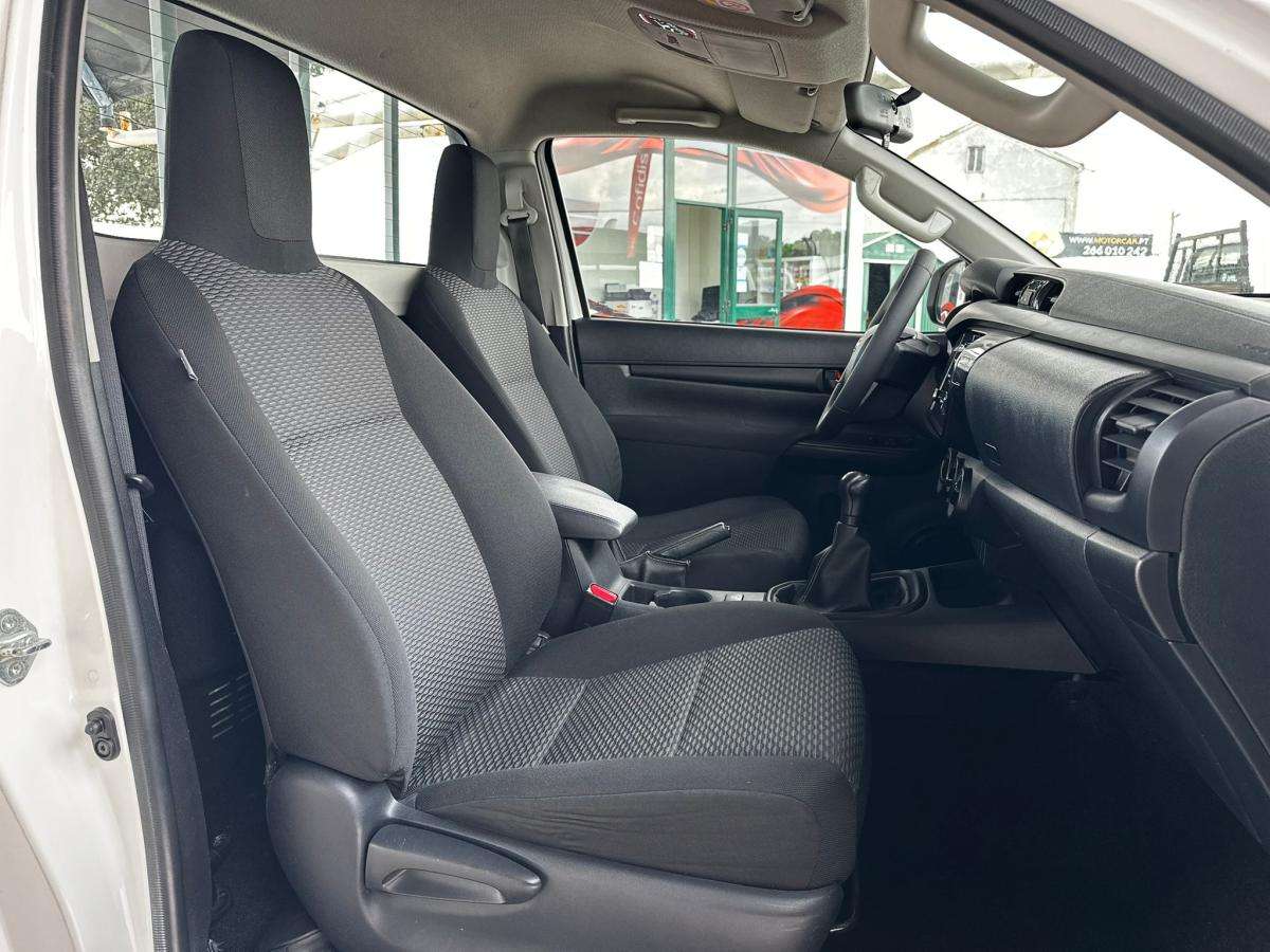 toyota-hilux-2021-diesel-2393cc