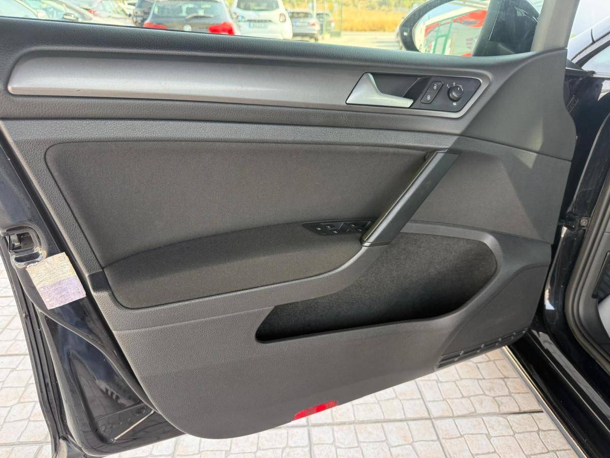 volkswagen-golf-variant-2015-diesel-1598cc