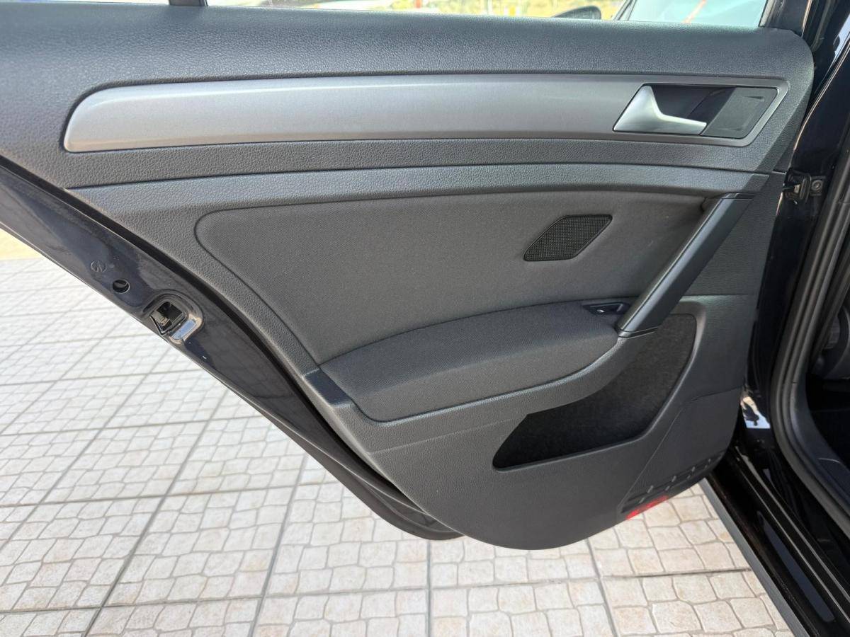volkswagen-golf-variant-2015-diesel-1598cc