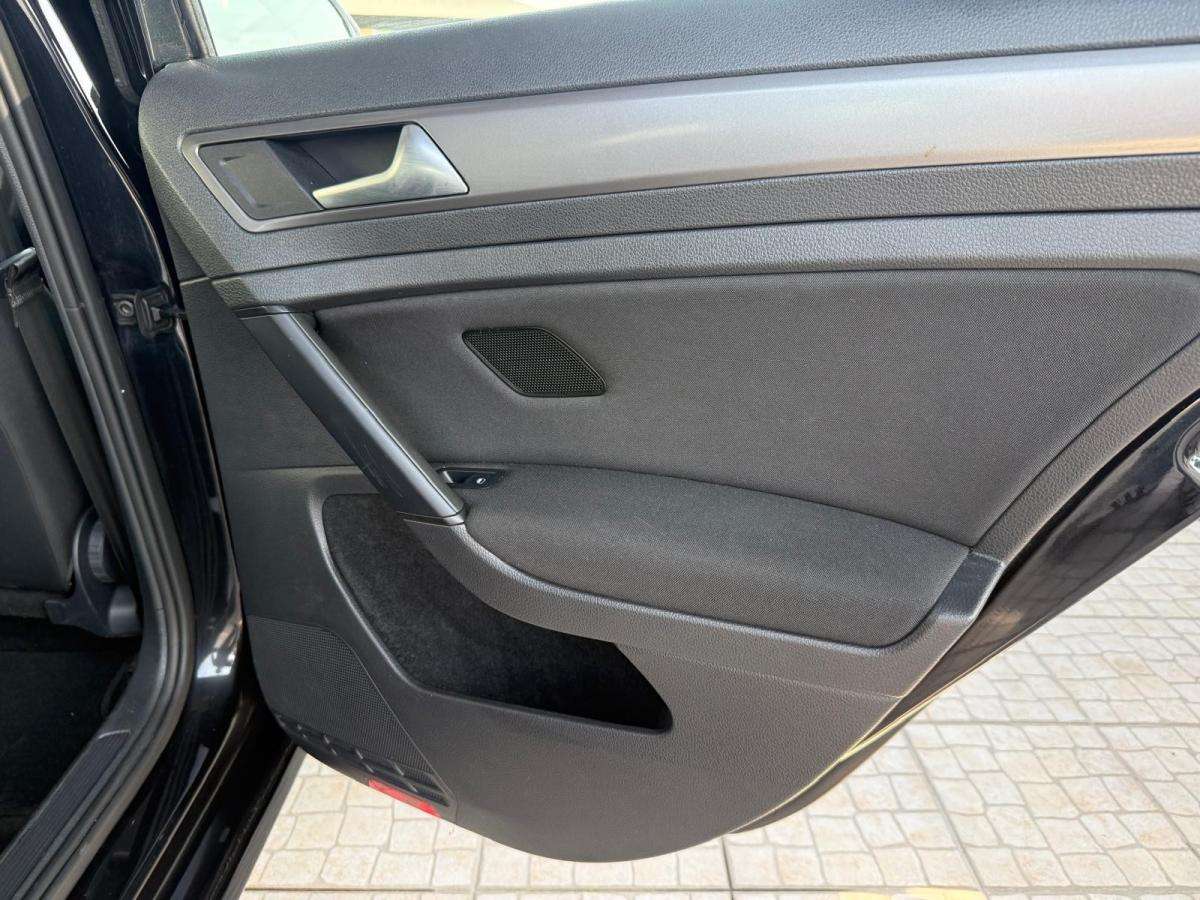 volkswagen-golf-variant-2015-diesel-1598cc