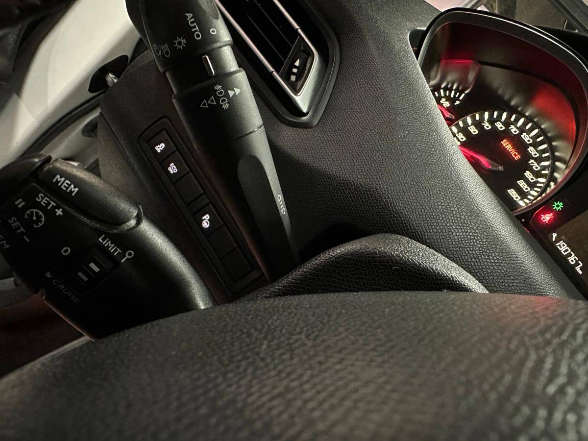 peugeot-308-sw-2017-diesel-1560cc