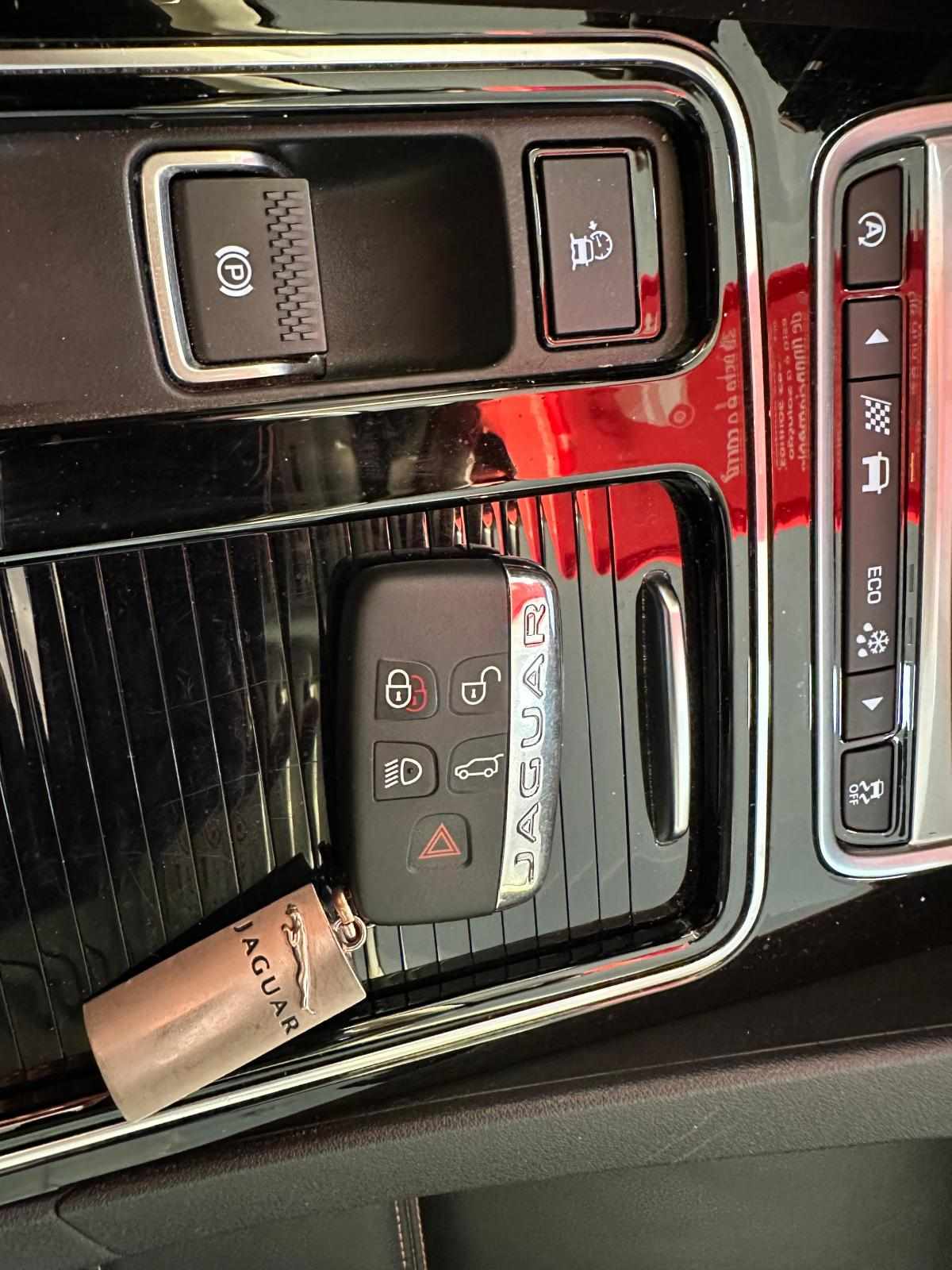 jaguar-f-pace-20d-awd-2017-diesel-1999cc