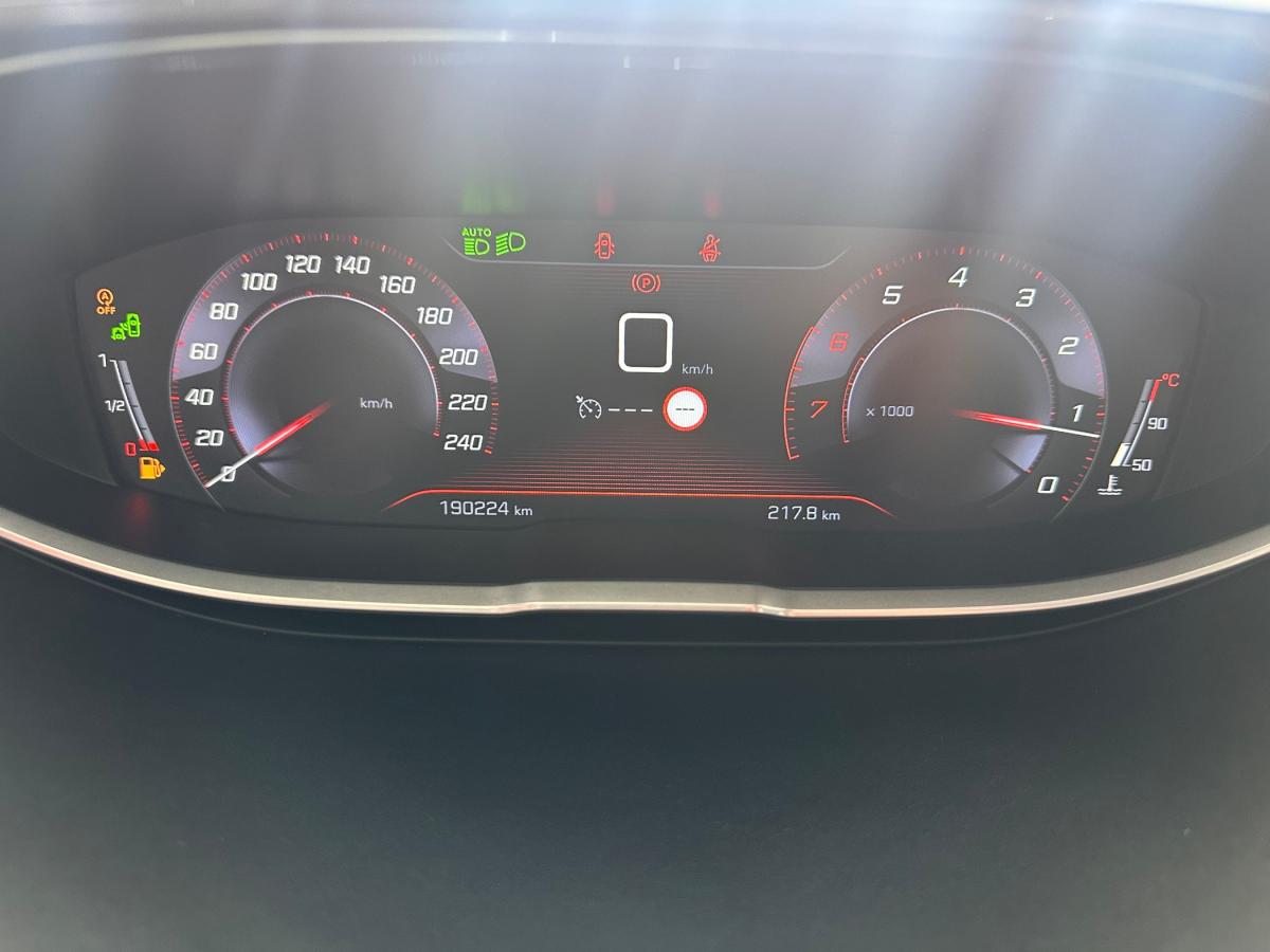 peugeot-5008-2018-gasolina-1199cc