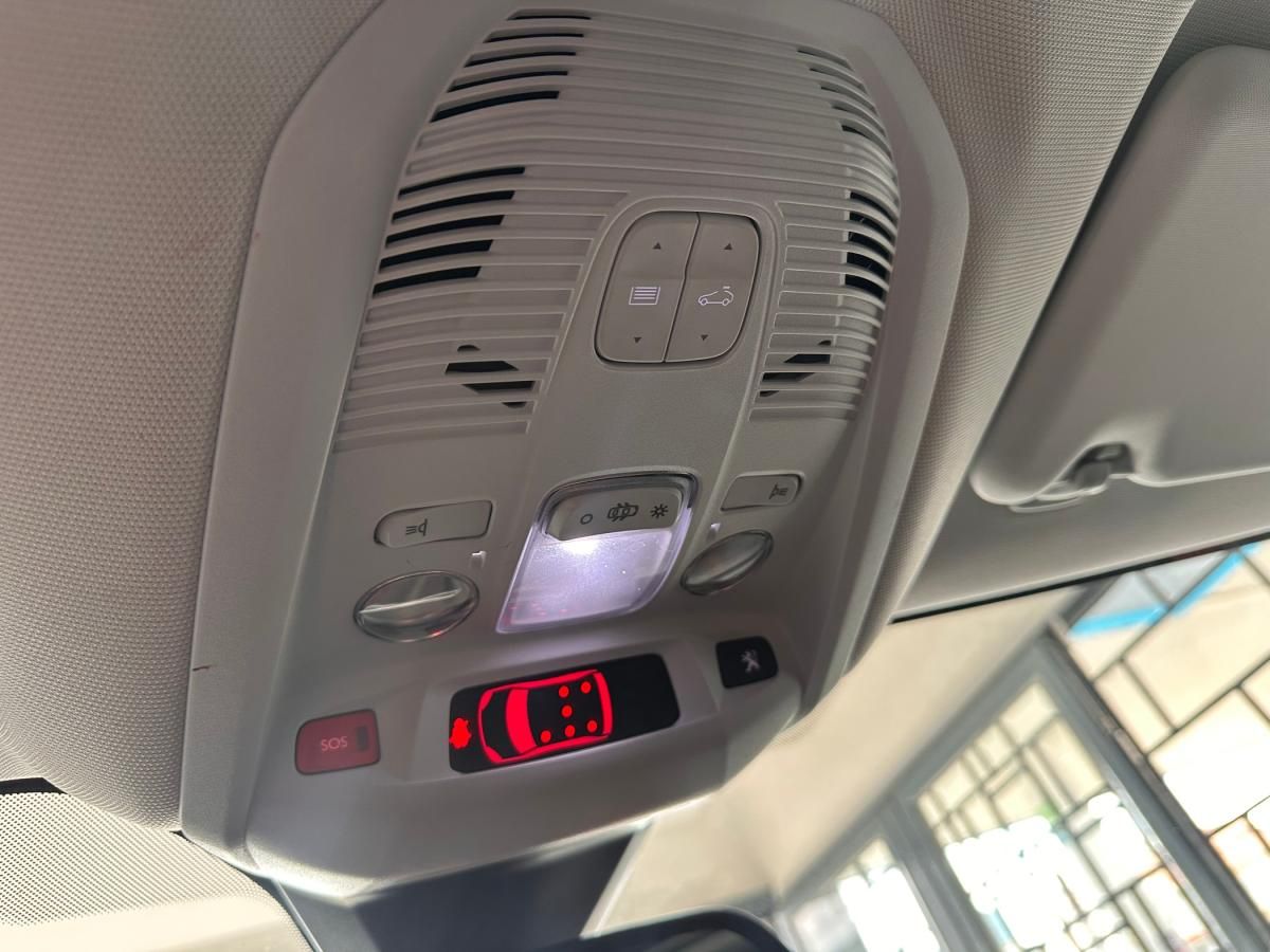 peugeot-5008-2018-gasolina-1199cc