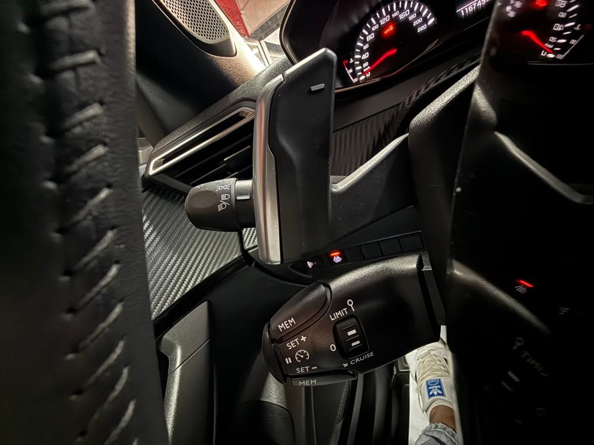peugeot-2008-2023-gasolina-1199cc