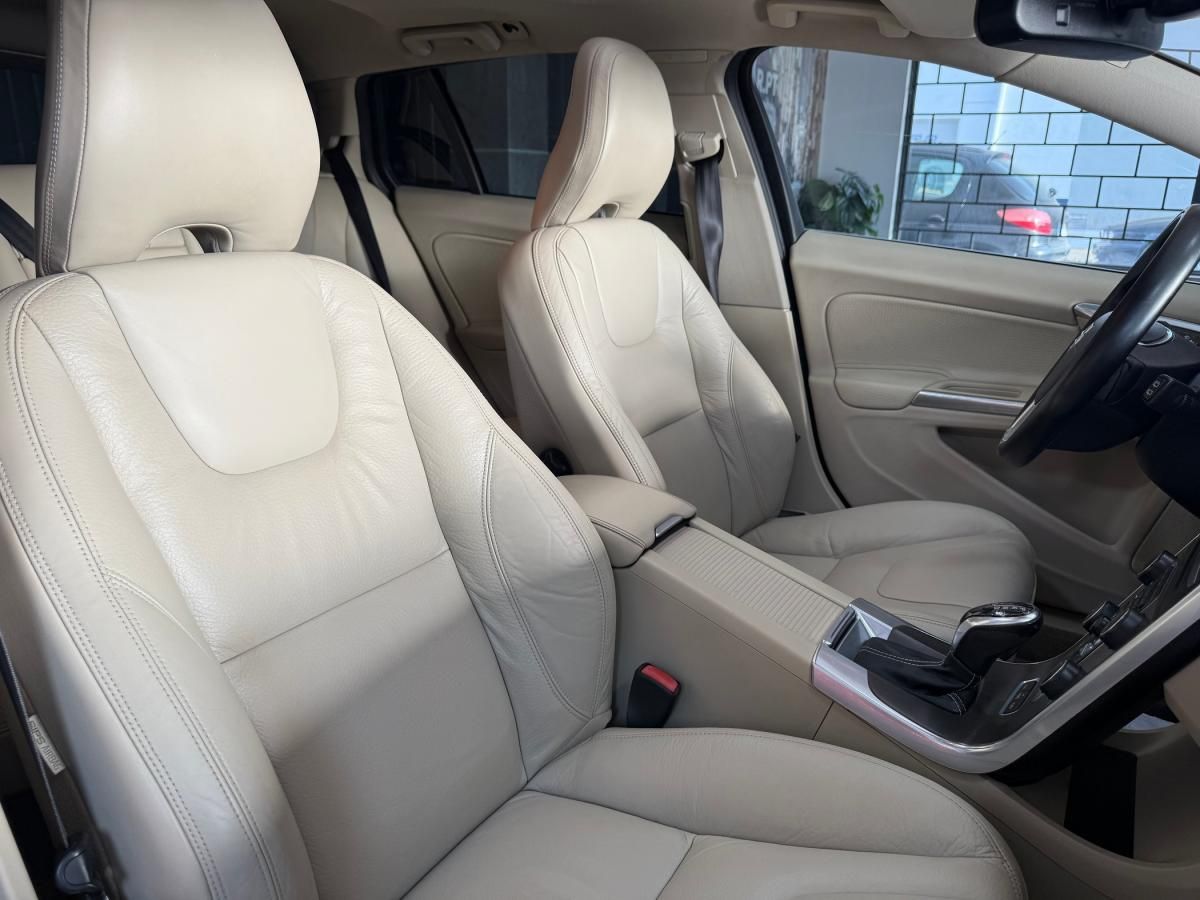 volvo-v60-2013-hibrido-a-diesel-2400cc