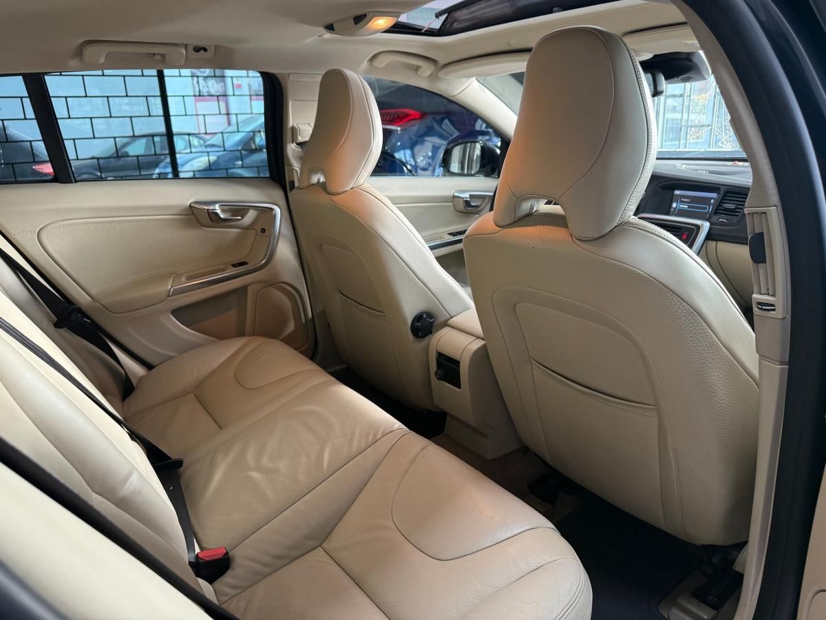 volvo-v60-2013-hibrido-a-diesel-2400cc