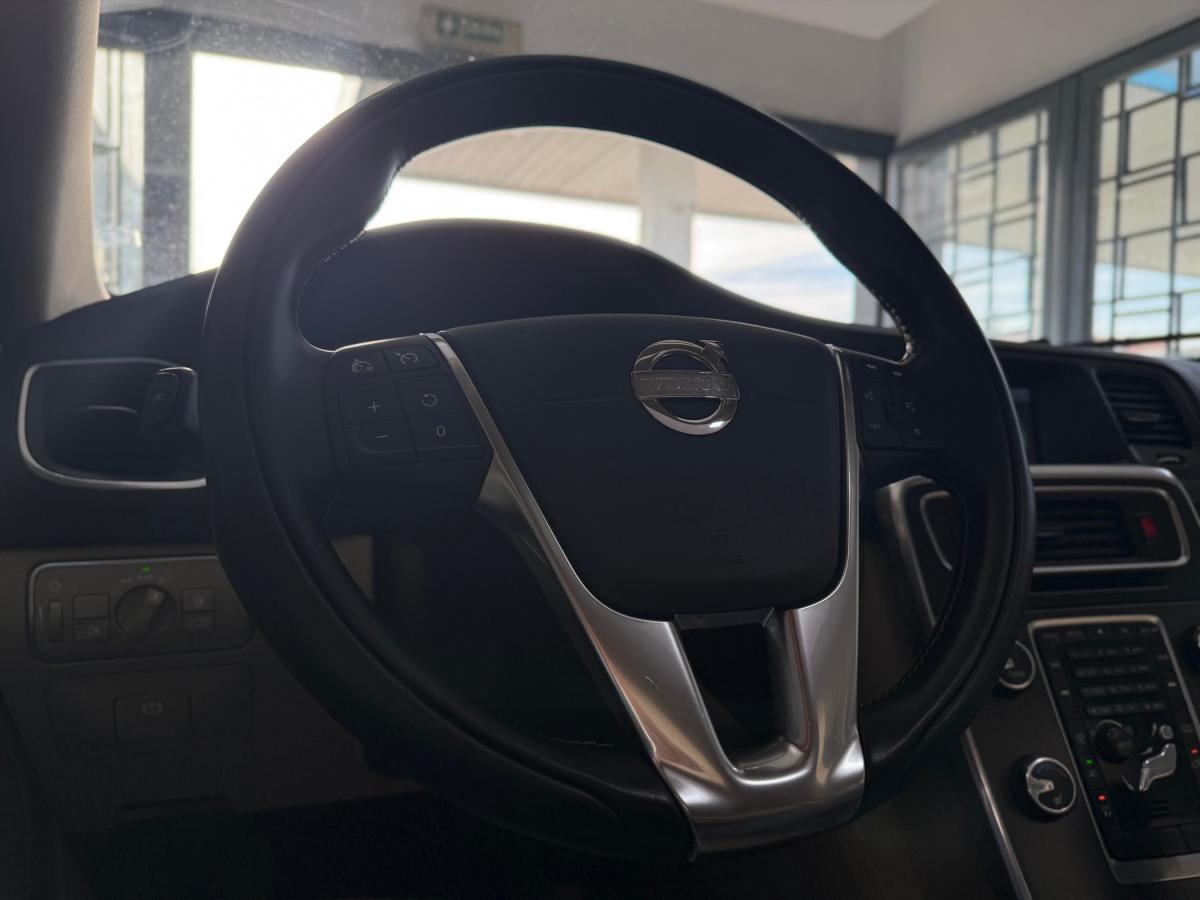 volvo-v60-2013-hibrido-a-diesel-2400cc