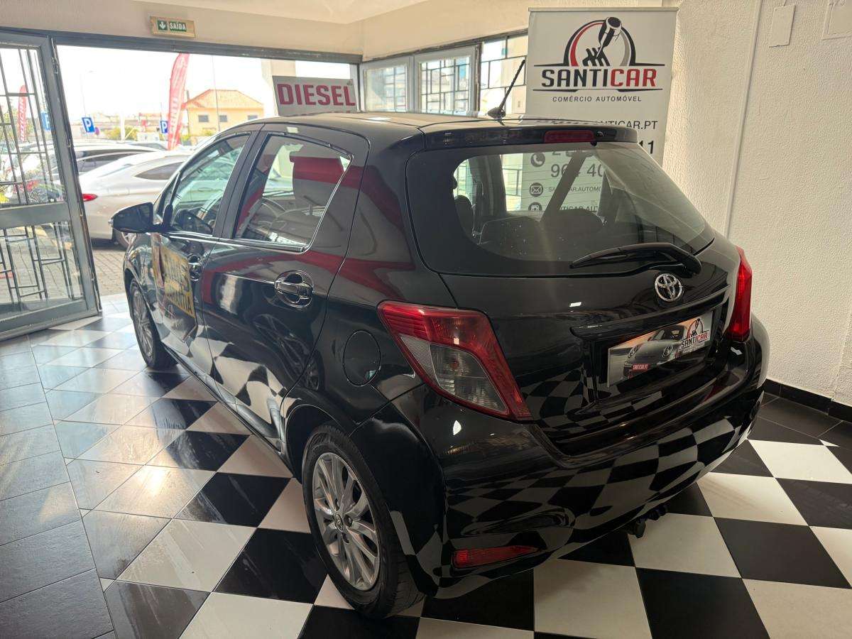 toyota-auris-touring-sports-2014-diesel-1364cc