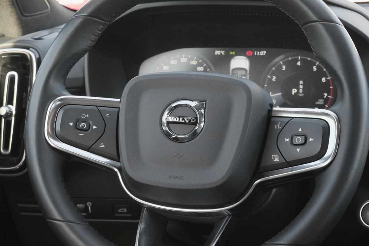 volvo-xc40-1-5-t2-2023-gasolina-1477cc