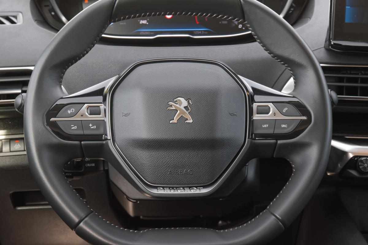peugeot-3008-1-5-bluehdi-2023-diesel-1499cc