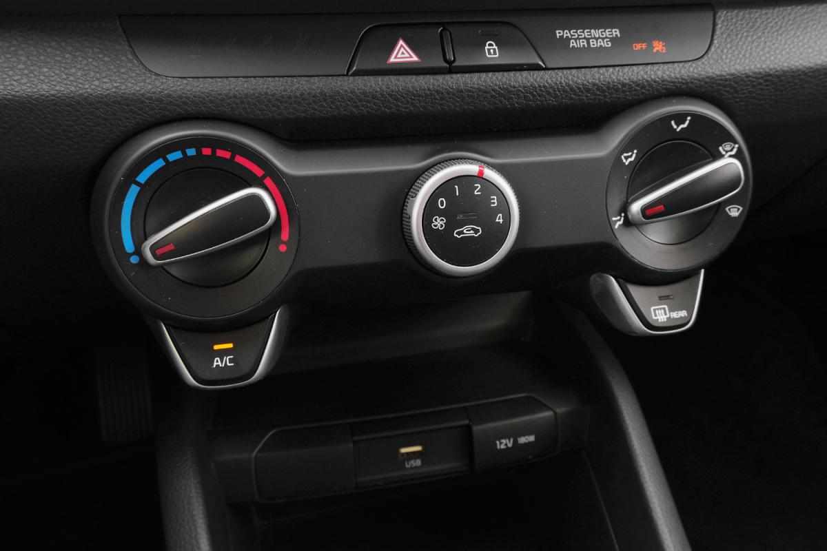 kia-stonic-1-2-mpi-2024-gasolina-1197cc