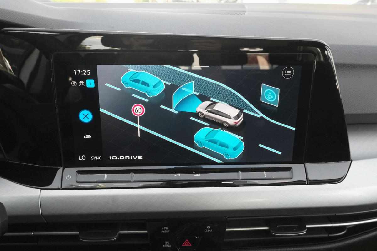 volkswagen-golf-1-0-tsi-bluemotion-2023-gasolina-999cc