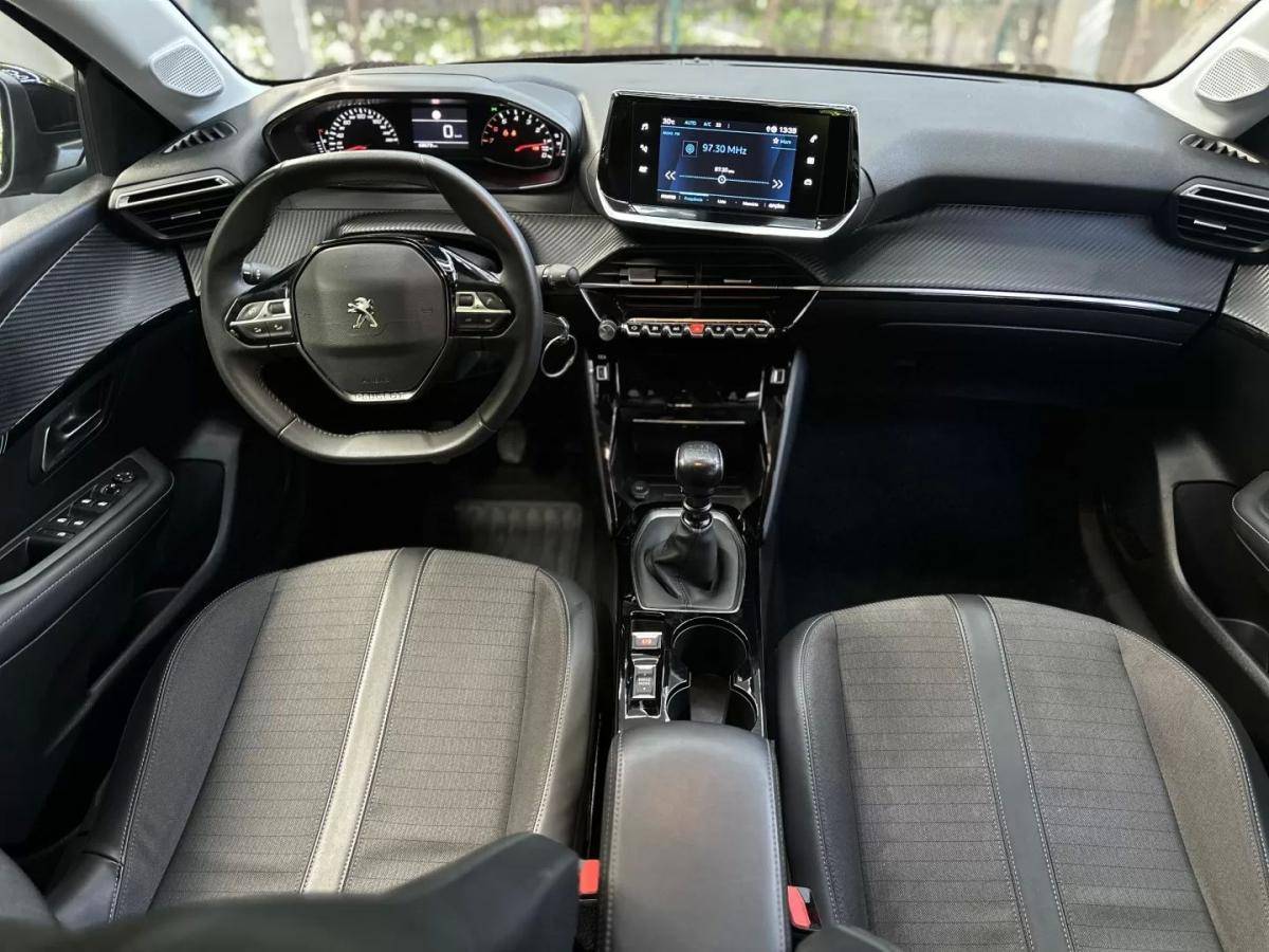 peugeot-208-2023-gasolina-1199cc