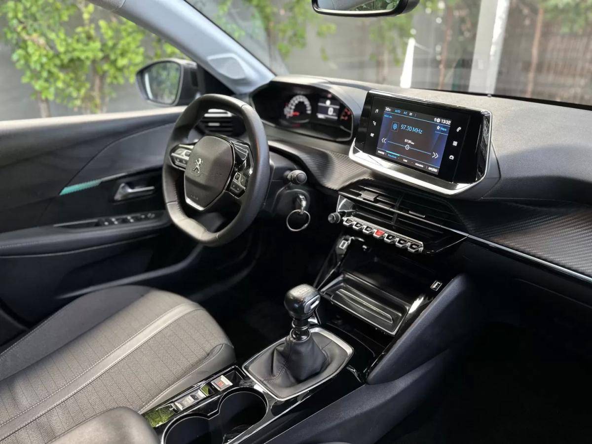 peugeot-208-2023-gasolina-1199cc