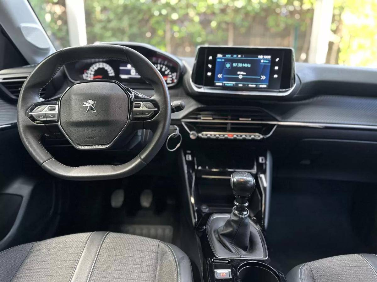 peugeot-208-2023-gasolina-1199cc