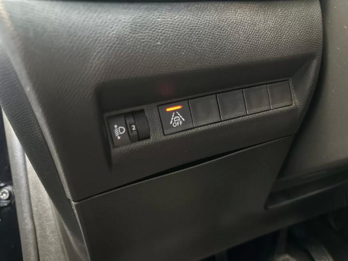 peugeot-208-2023-gasolina-1199cc
