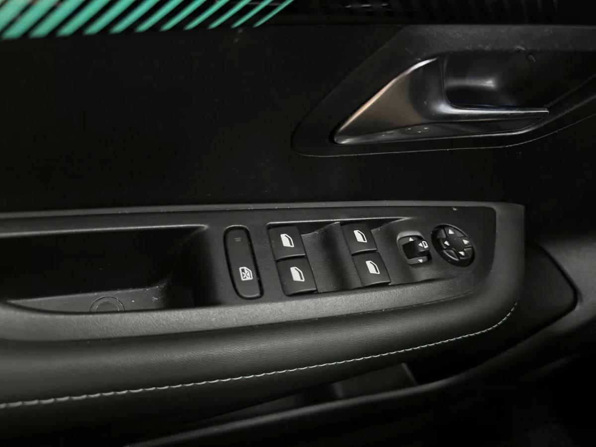 peugeot-208-2023-gasolina-1199cc