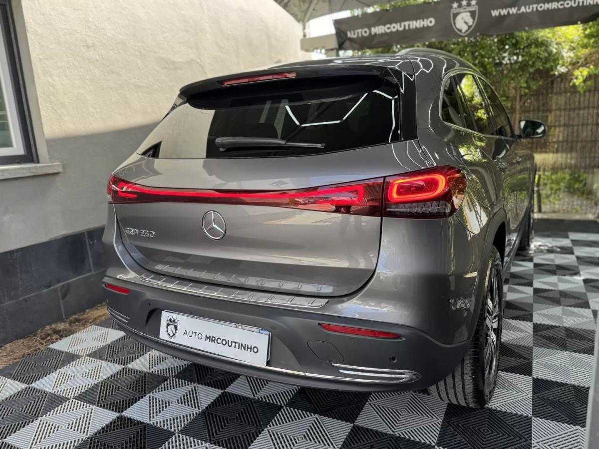 mercedes-benz-eqa-2022-eletrico-200cc