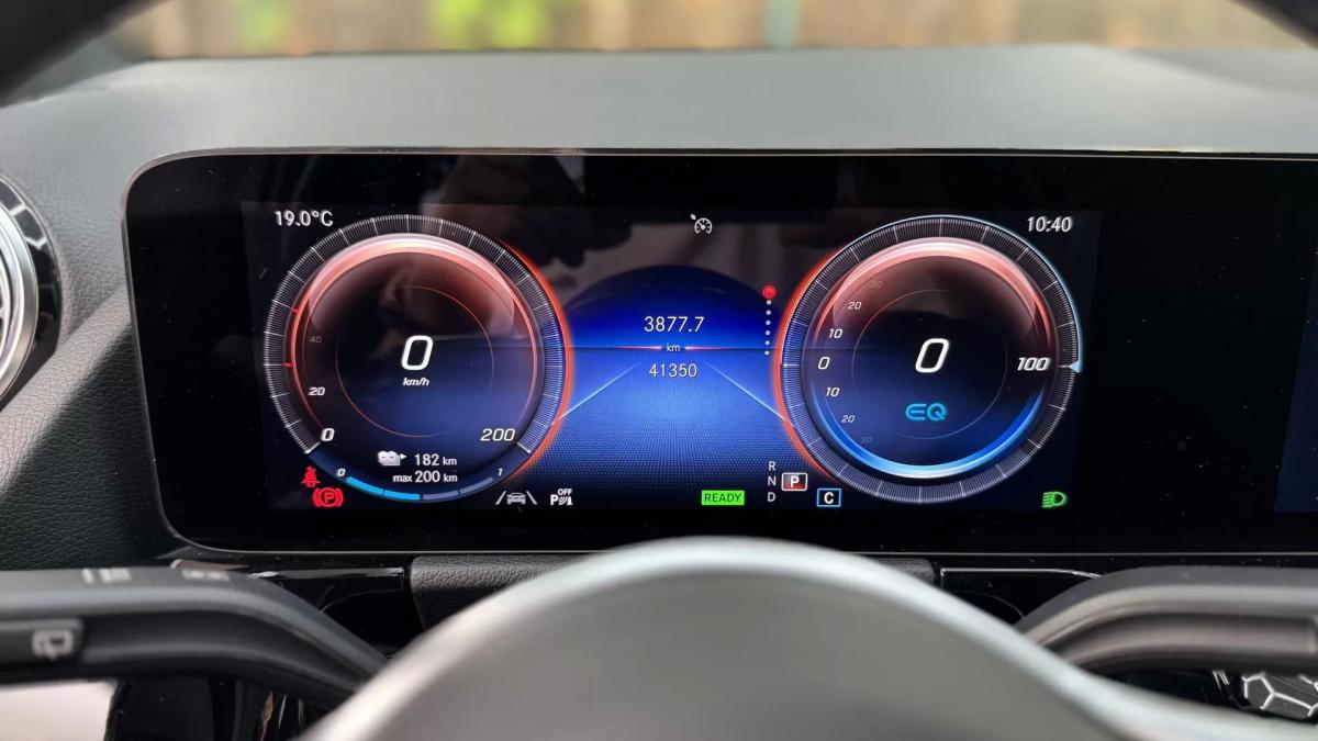mercedes-benz-eqa-2022-eletrico-200cc