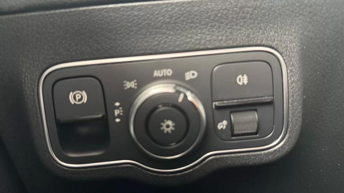 mercedes-benz-eqa-2022-eletrico-200cc