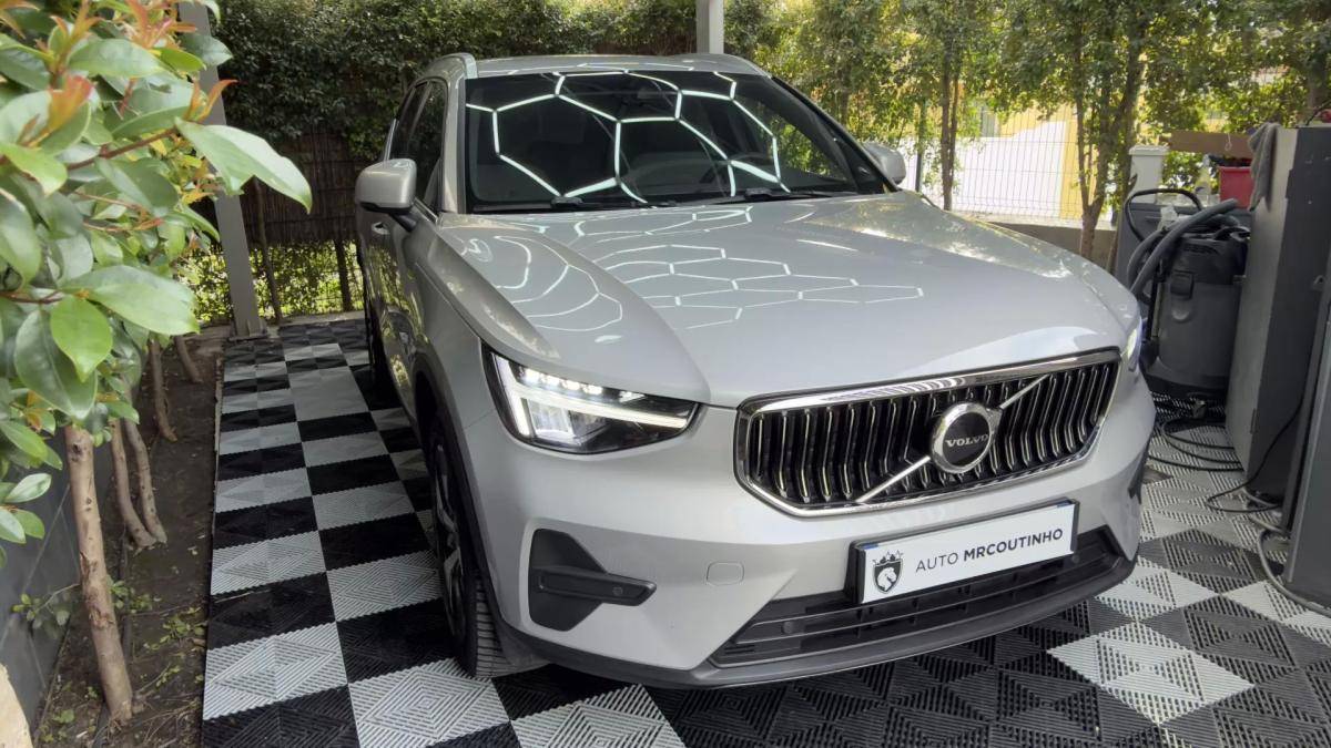 volvo-xc40-2023-hibrido-1477cc