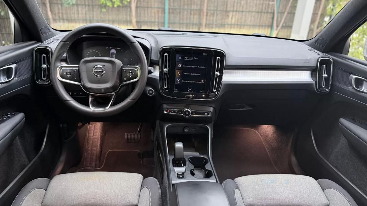 volvo-xc40-2023-hibrido-1477cc