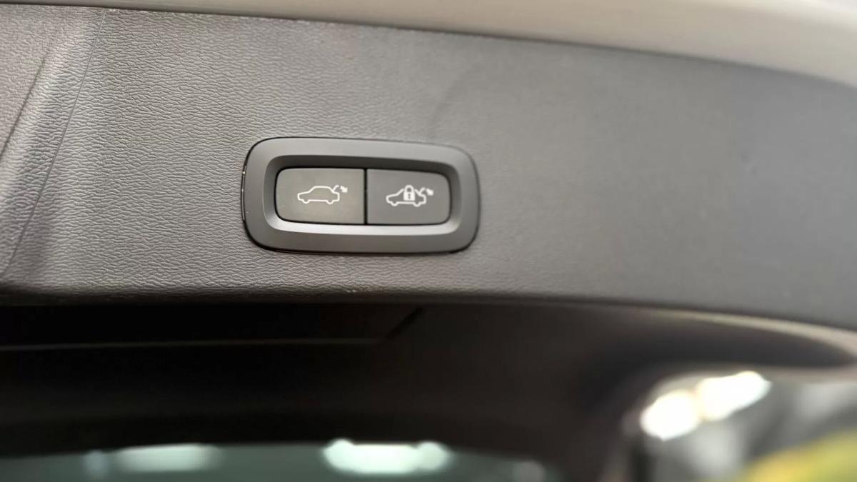 volvo-xc40-2023-hibrido-1477cc