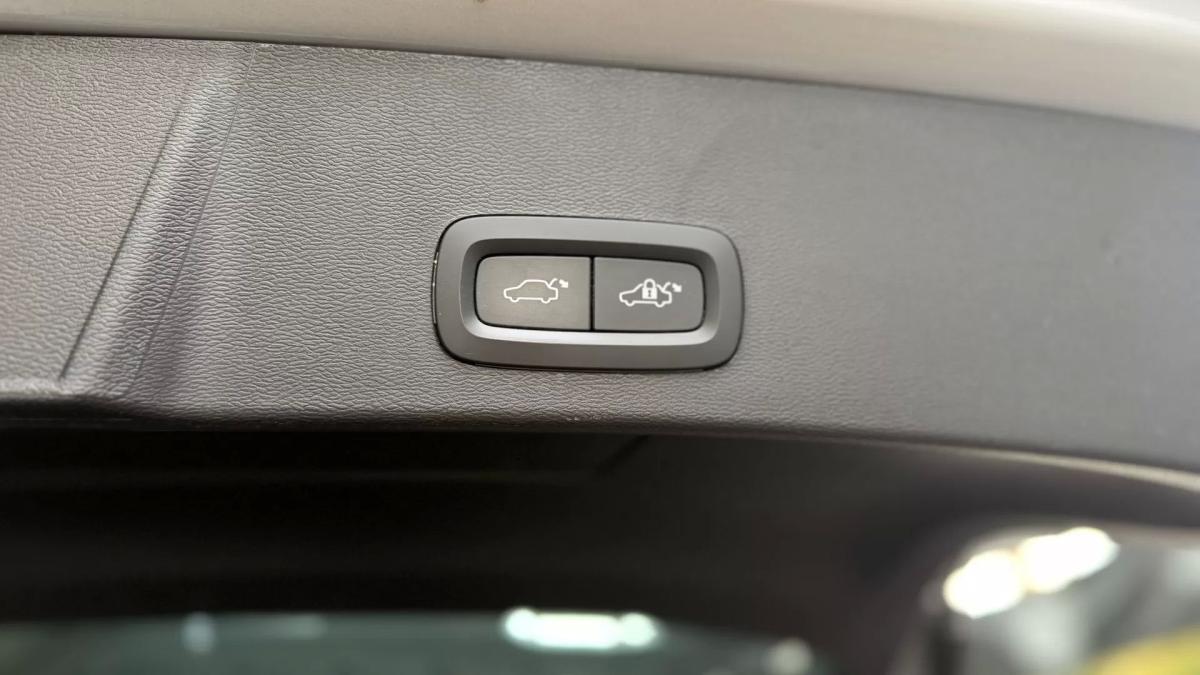 volvo-xc40-2023-hibrido-1477cc