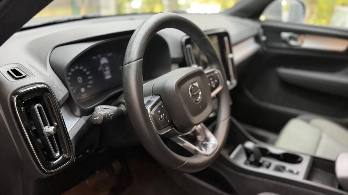 volvo-xc40-2023-hibrido-1477cc