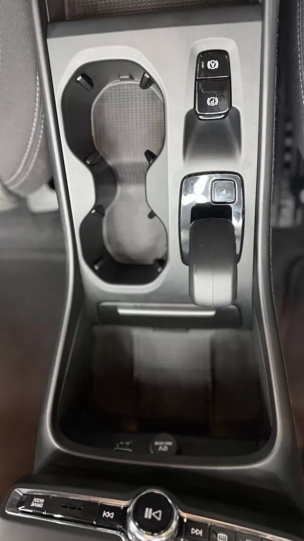 volvo-xc40-2023-hibrido-1477cc
