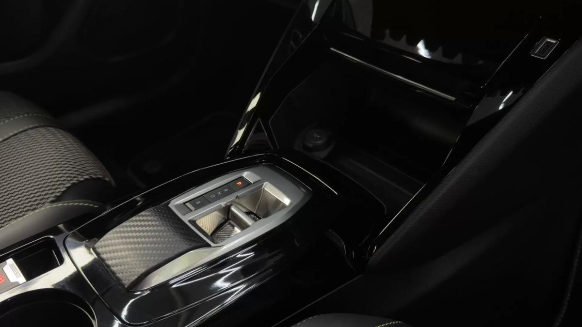peugeot-e-2008-2025-eletrico-0cc