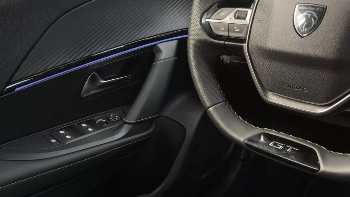 peugeot-e-2008-2025-eletrico-0cc