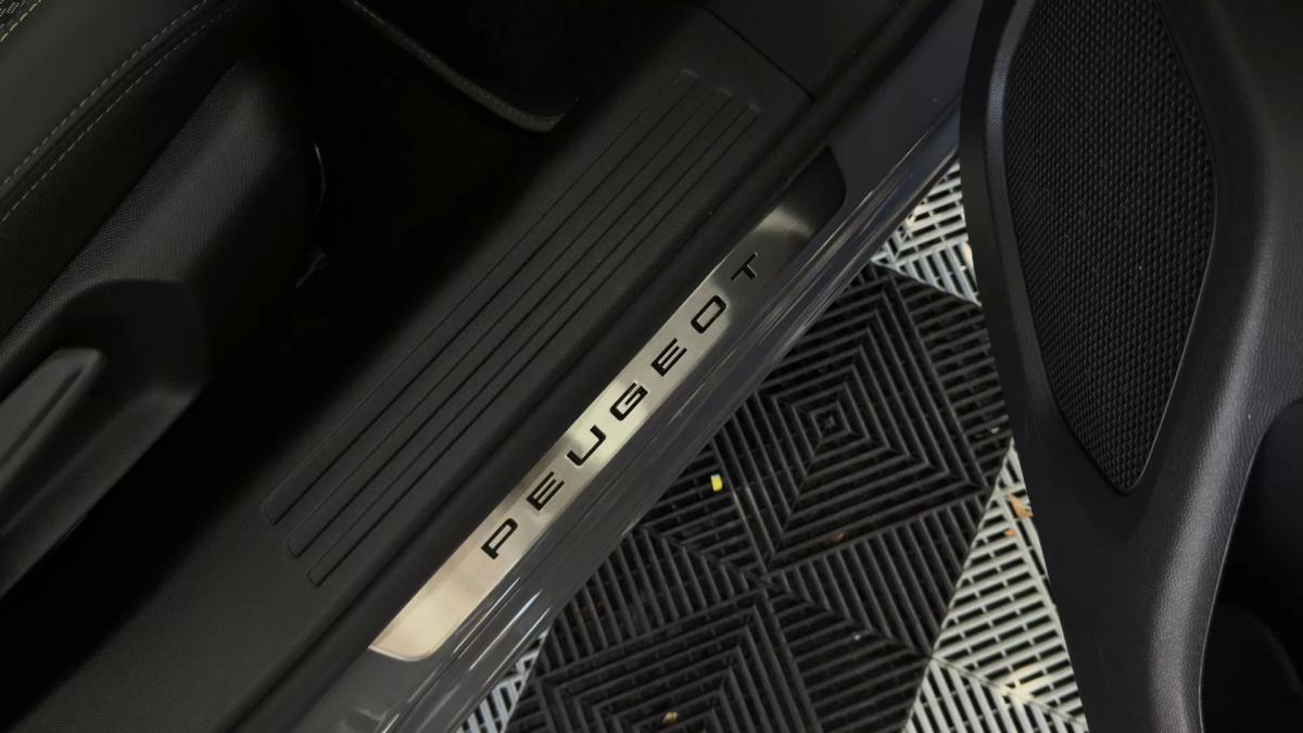 peugeot-e-2008-2025-eletrico-0cc