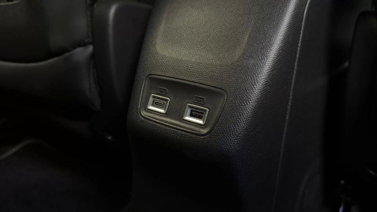 peugeot-e-2008-2025-eletrico-0cc